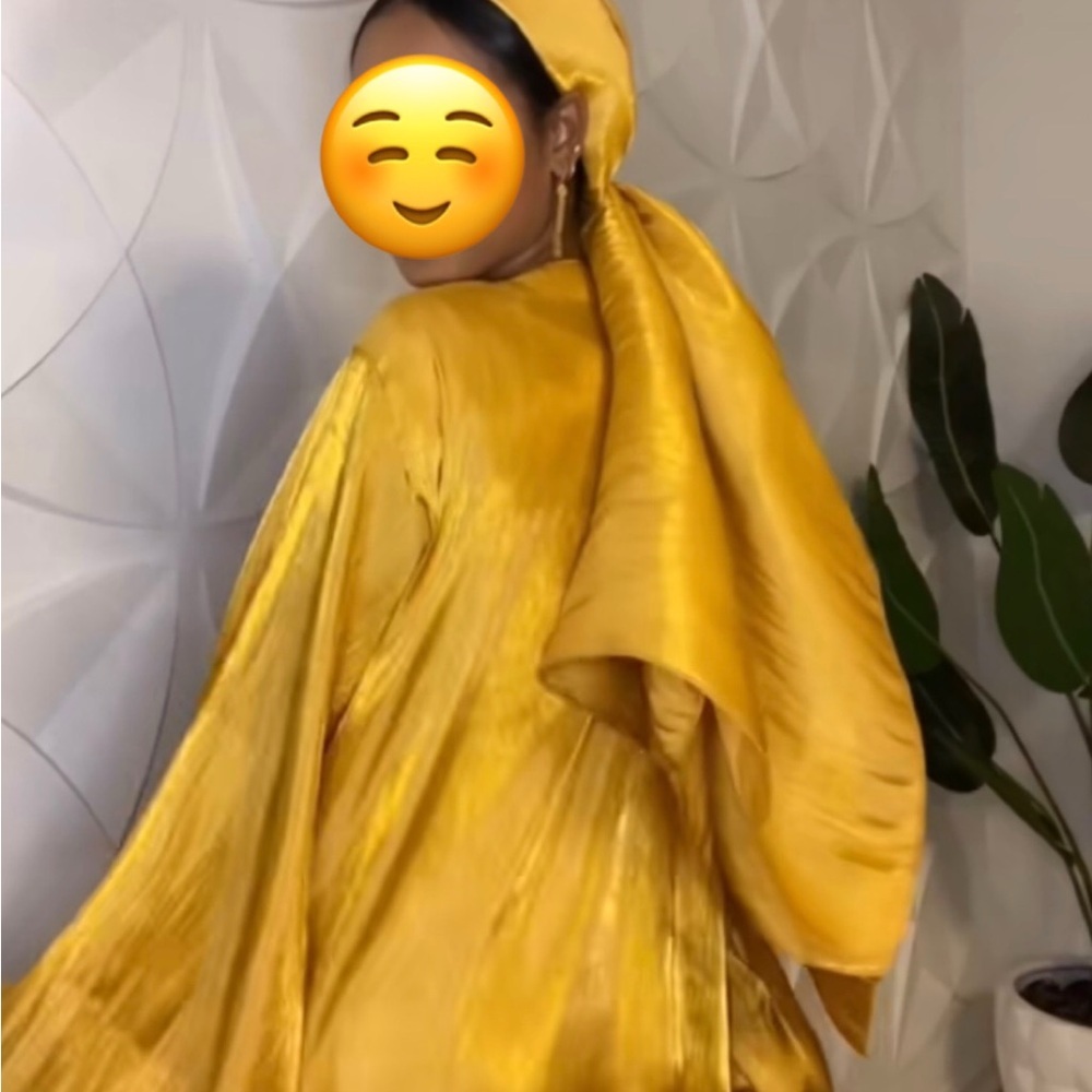 Elegant Yellow/Gold Three Piece Abaya set - Picture 6 of 6